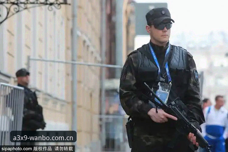 万博官方网站必备 世界杯安保策略深度分析:英方警力缩减背后的博弈与启示